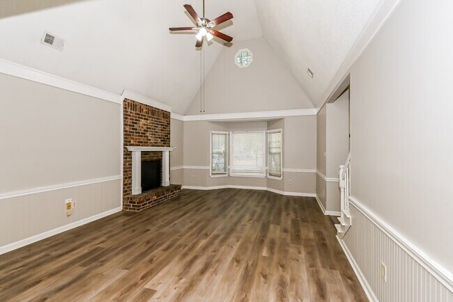 Foto del edificio - 861 White Pine Dr