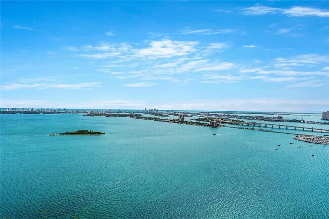 Foto del edificio - 700 NE 24th St