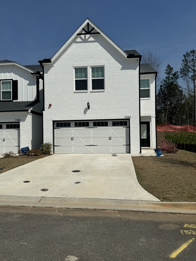 Foto principal - 1544 Purple Cone Flower Ave