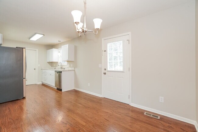 Foto del edificio - 581 Woodcrest Dr