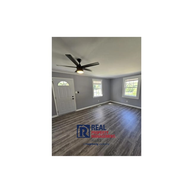 Building Photo - Fully Renovated and 10 minutes to downtown...