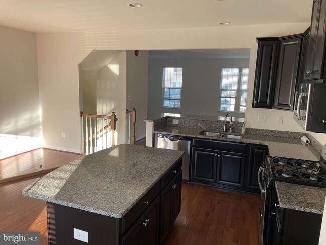 Building Photo - 312 Andale Green Dr