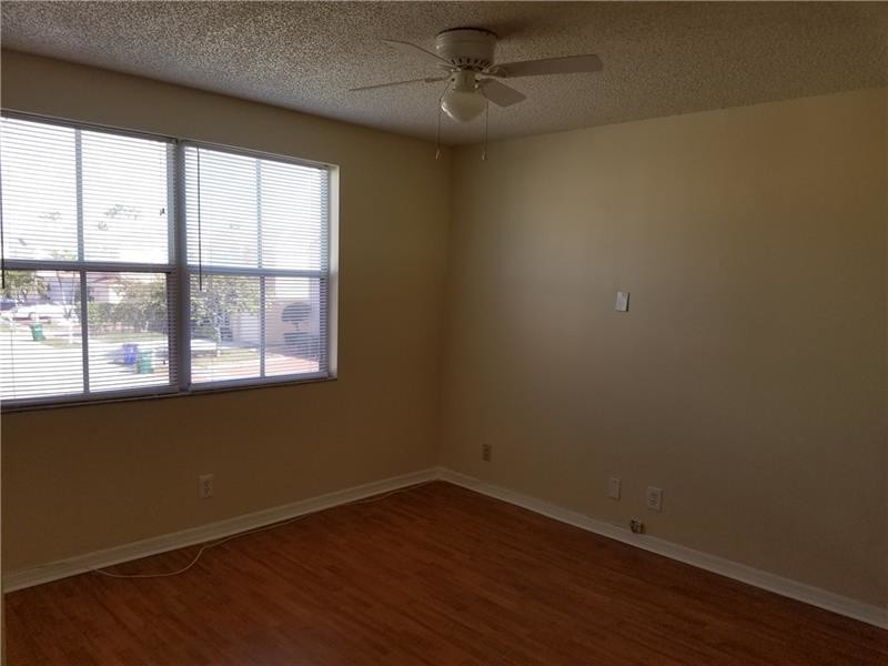 Foto principal - 651 Cypress Lake Blvd