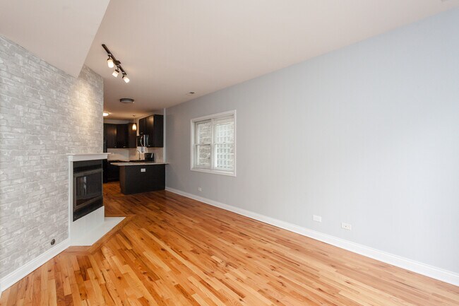 Foto del edificio - 1510 N Elk Grove Ave