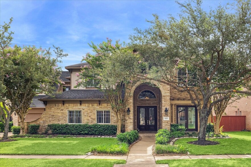 Foto principal - 5826 Santa Fe Springs Dr