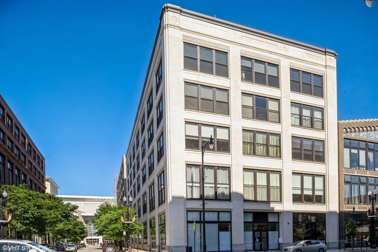Foto principal - 2303 S Michigan Ave