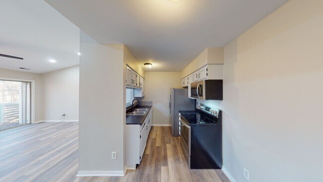 Building Photo - 9617 Vinca Cir