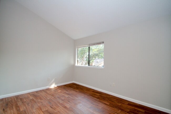 Building Photo - 2204 W Park Blvd