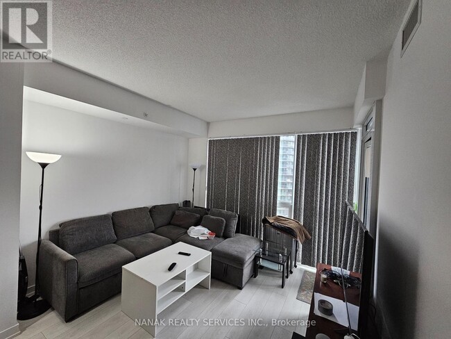 Photo du bâtiment - 2212-2212 Lake Shore Blvd W
