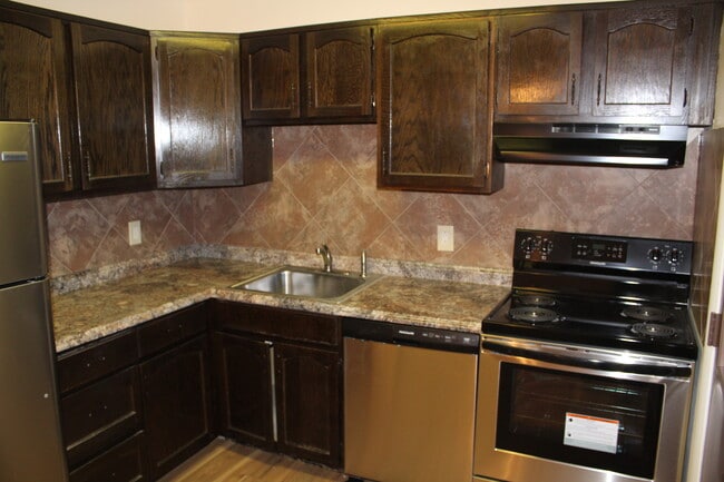 Kitchen - 56 Saratoga Ct