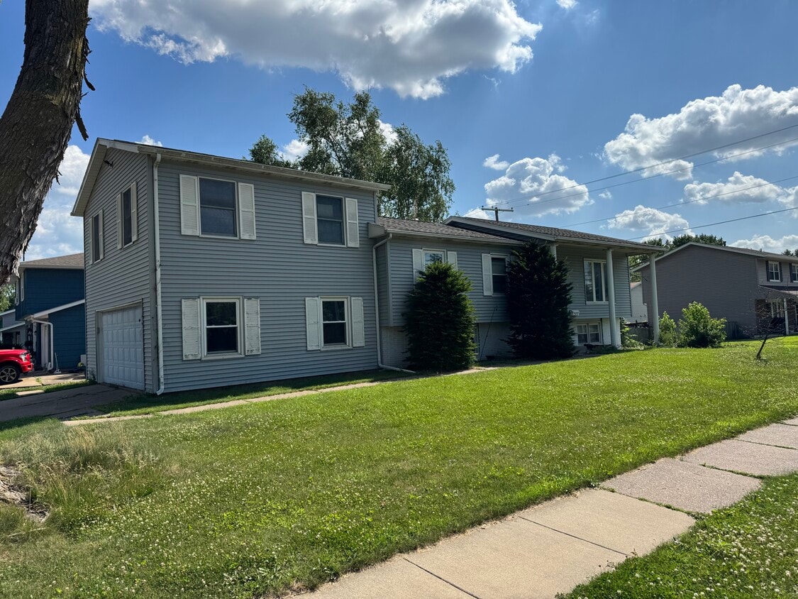 Building Photo - 2107 Tanglefoot Ln