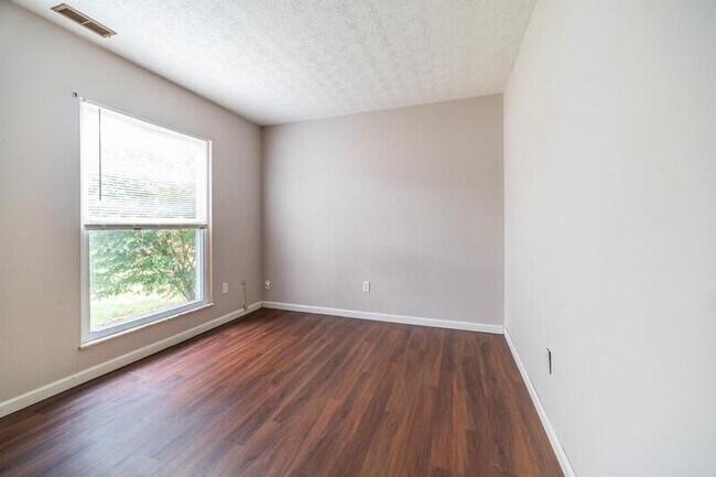 Building Photo - 2755 Independence Way
