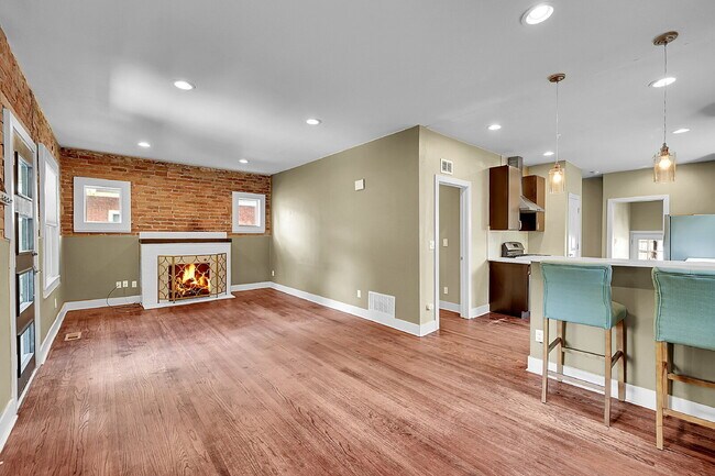 Foto del edificio - $3,500.00- Charming and Updated 4 bed, 3 bath Home in West Highland Denver!