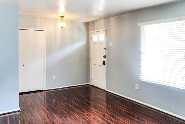 Building Photo - Spacious Rambler with Amazing Outdoor Livi...