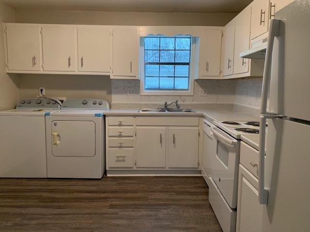 Primary Photo - Newly Renovated Duplex in FIVE POINTS!!