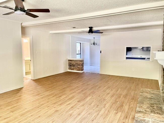 Building Photo - 17042 Appomattox Ave