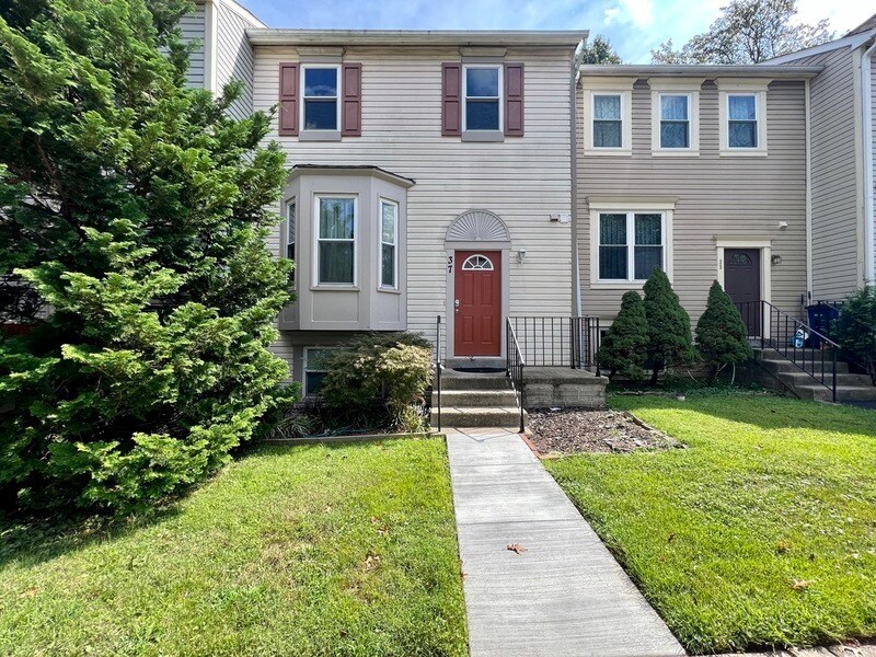 37 Kinsman View Cir, Silver Spring, MD 20901 Condo for Rent in Silver