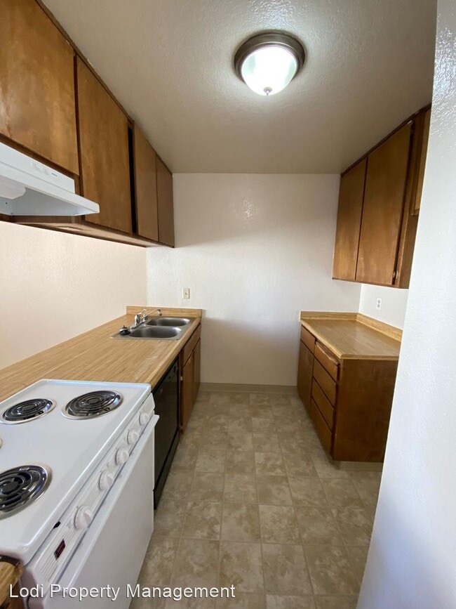 Building Photo - 205 Daisy Ave