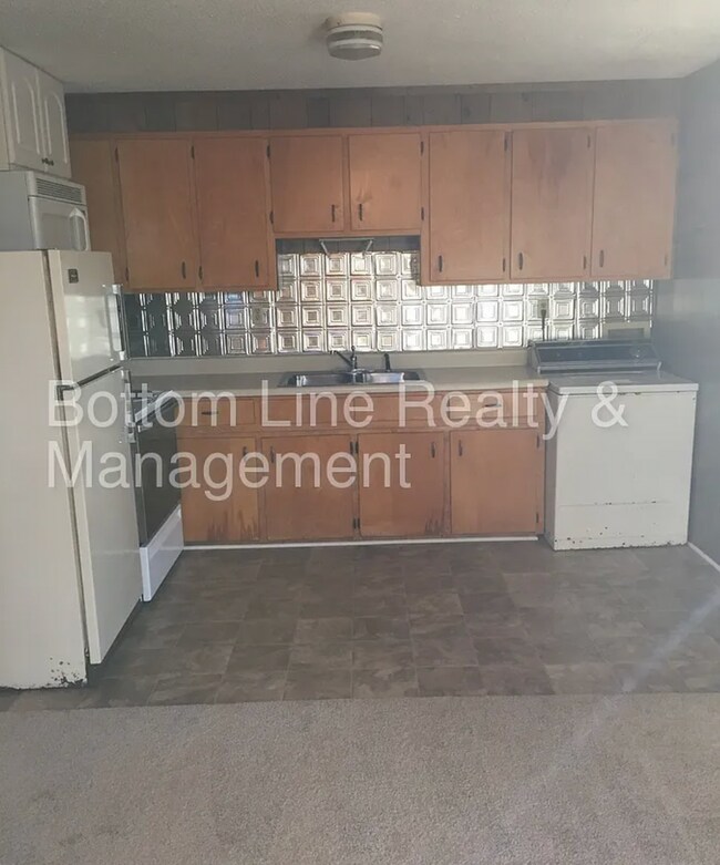 Building Photo - Spacious, affordable one bedroom apartment in a great location!