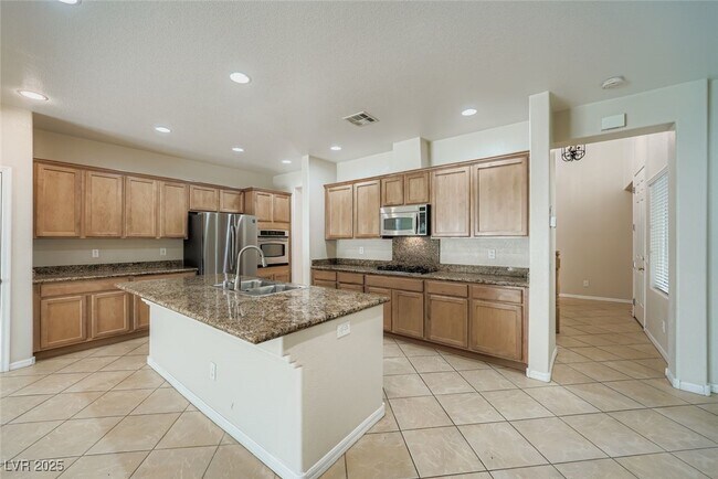 Foto del edificio - 8229 Oakshire St