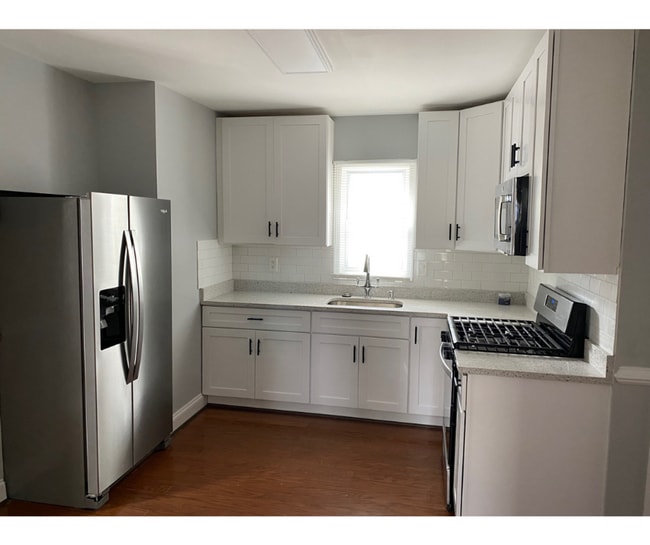 Foto del edificio - 4319 Kenwood Ave