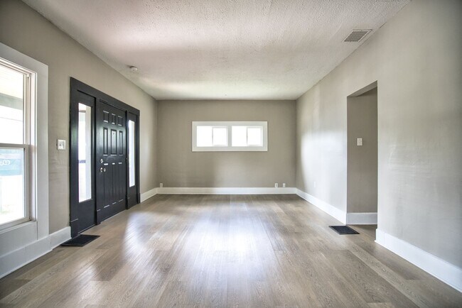 Foto del edificio - 3 bed 1 bath home located on the desirable...