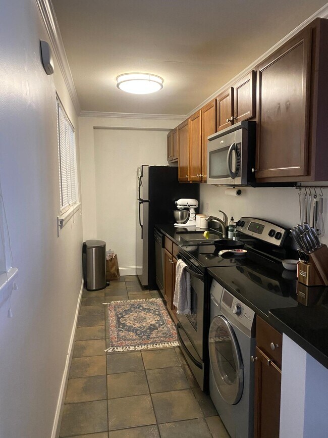 Foto del edificio - 897 N Highland Ave NE