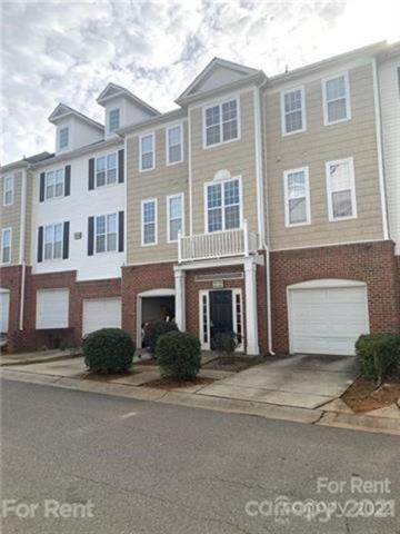 Foto principal - 6848 Park Pl Dr