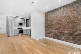 Building Photo - 221 E 10th St