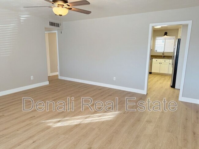 Foto del edificio - 1220 W Romo Jones St