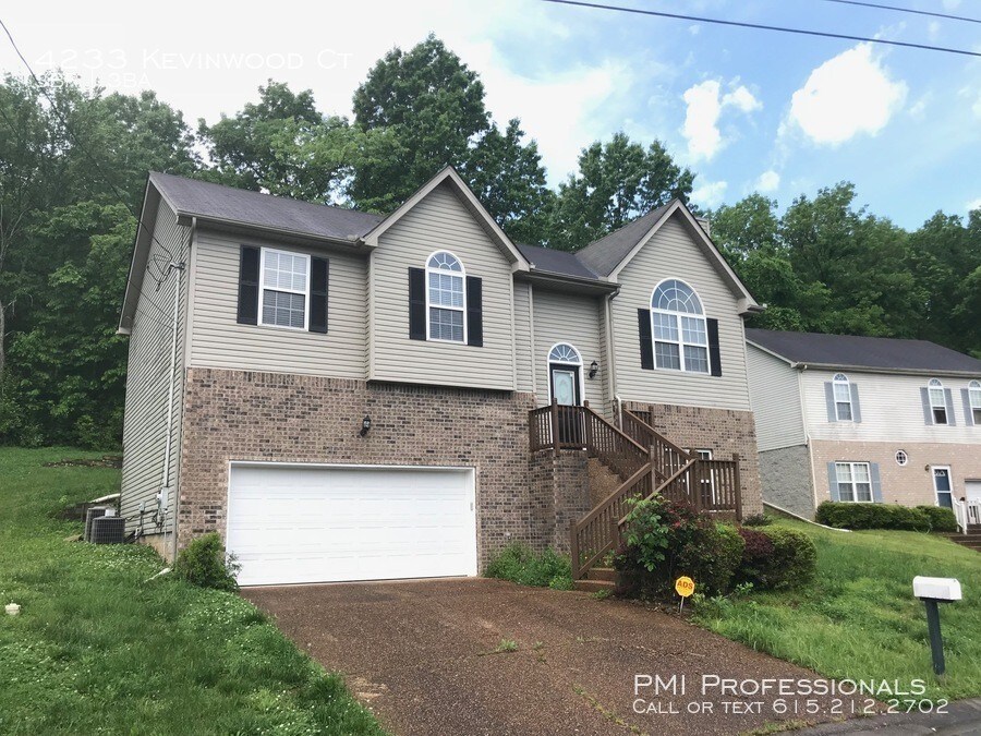 Foto principal - 3 bedroom 3 bath with 2 Masters!