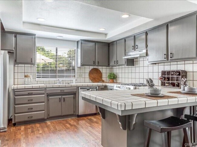 Foto del edificio - Spacious 3-Bedroom by Meadow Park with Lar...