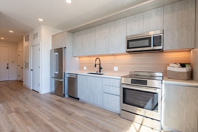 Foto del edificio - Luxurious Industrial-Style Condo - 2 bed 2 bath condo in St. Elmo!!!