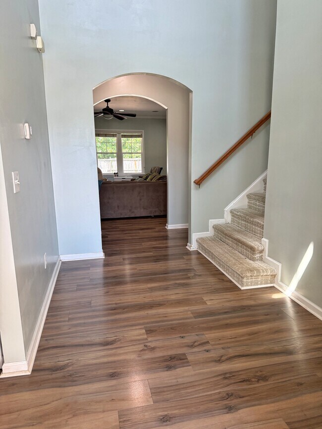Building Photo - 703 Stagecoach Dr