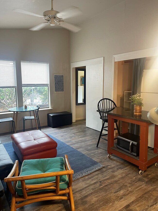 Foto del edificio - 302 Riverhill Blvd