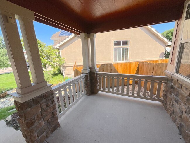 Building Photo - 6 Bedroom Home Available Near North Gate B...