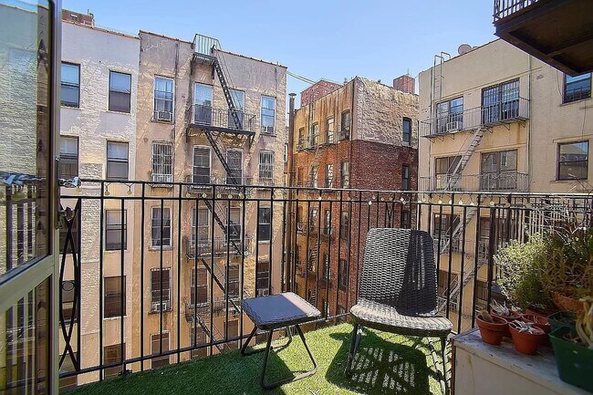 Building Photo - 114 Ridge St