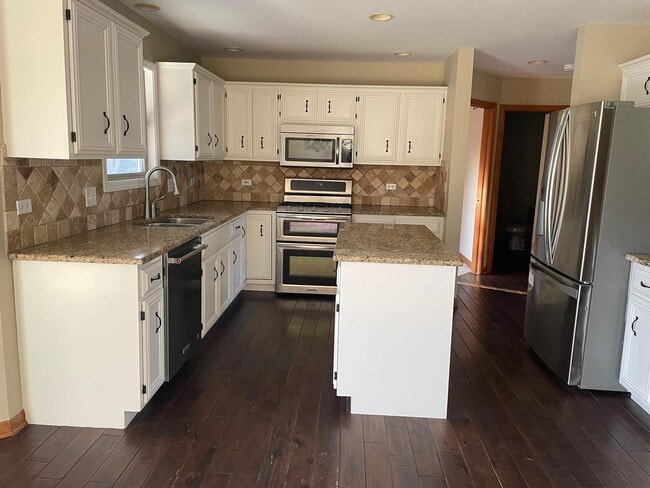 Building Photo - 13356 Vicarage Dr