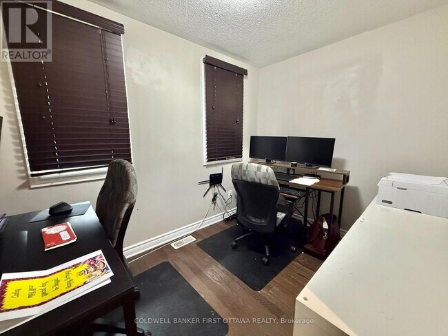 Building Photo - 300 Tourmaline Cres