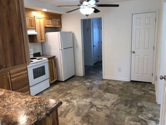 Foto del edificio - 1543 Ervin Ln