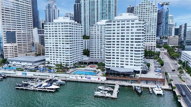 Foto del edificio - 801 Brickell Bay Dr