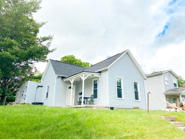Building Photo - 616 S 14th St