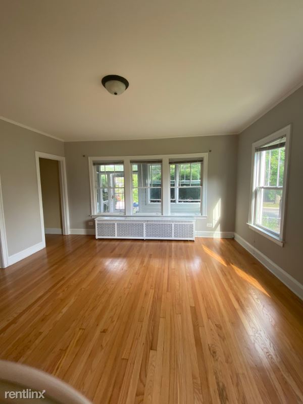 Foto del edificio - 4 br, 2 bath House - 8052 Elmwood 1 Unit 1