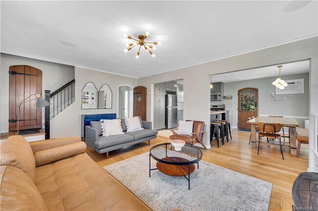 Building Photo - 53 Sheldrake Ave