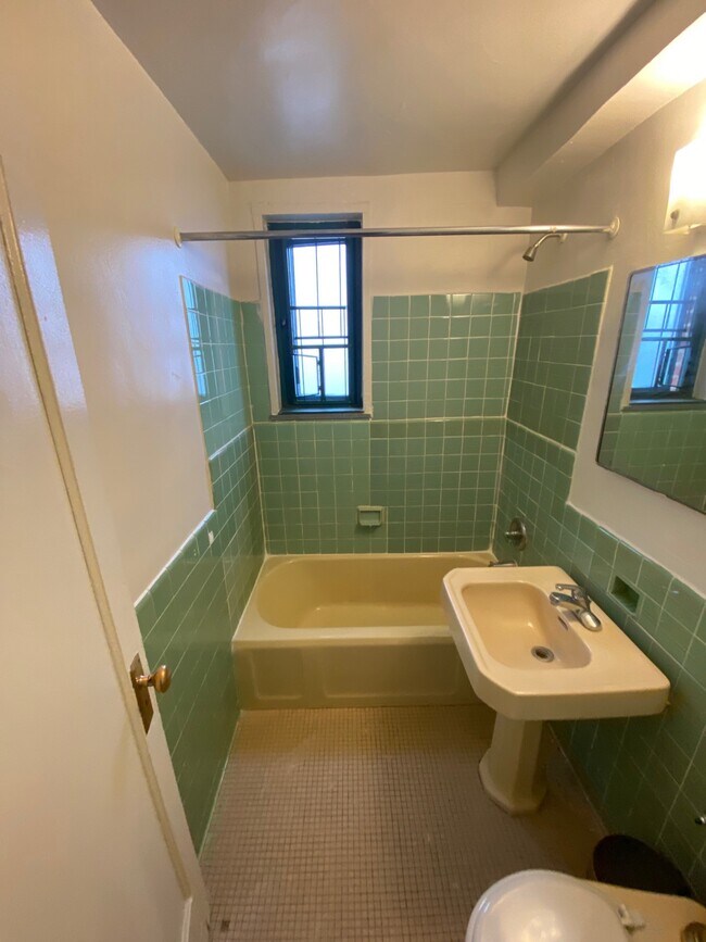 Building Photo - 1575 Odell St