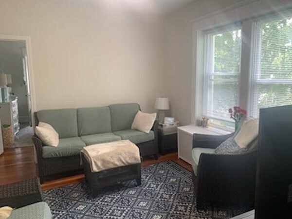 Building Photo - 337 Sargeant St