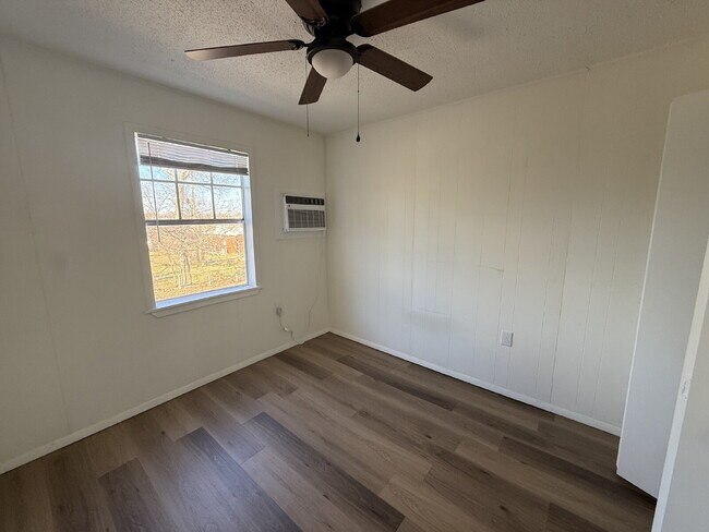 Building Photo - Bright, Efficient Apartment with Section 8 Acceptance
