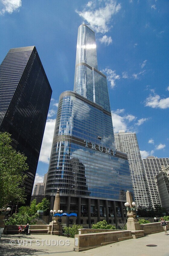Primary Photo - 401 N Wabash Ave