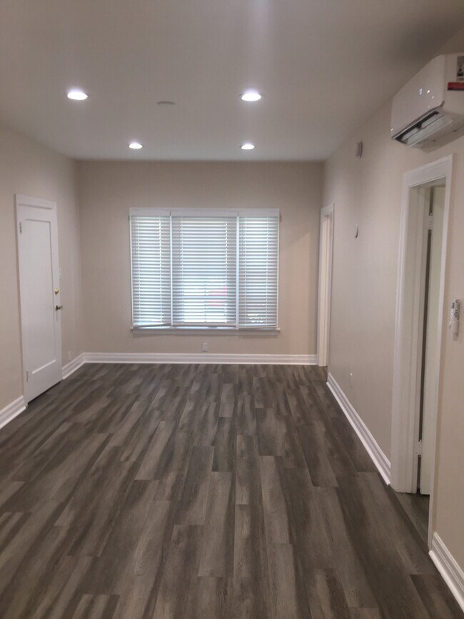 Sala de estar - 120 Franklin Ct