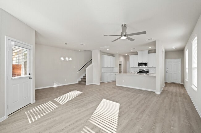 Building Photo - 835 Red Oakland Dr